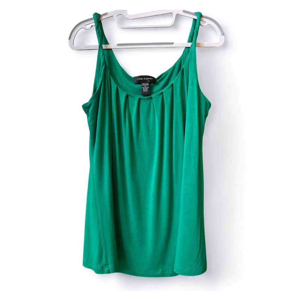 Cable & Gauge Green Twist Strap‎ Tank with lining around the bust area. Size M